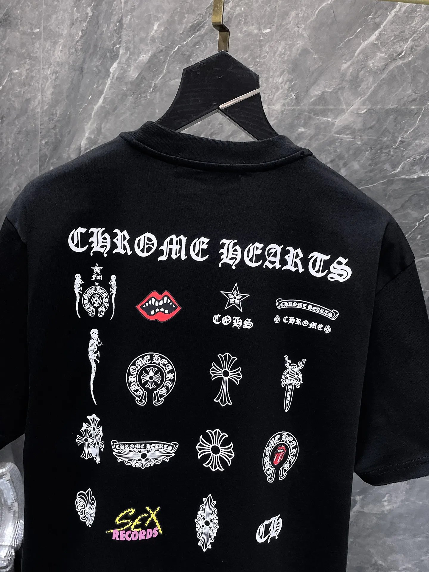 P150 new Chrome Hearts 25ss worn model for summer! High-weight, environmentally friendly and high-quality top-quality fabric 280g Crow contrast graffiti frayed embroidered short sleeves. Counter synchronization. 1:1 replica version. Recommended colors: black, white, gray. Size: S, M, L, XL